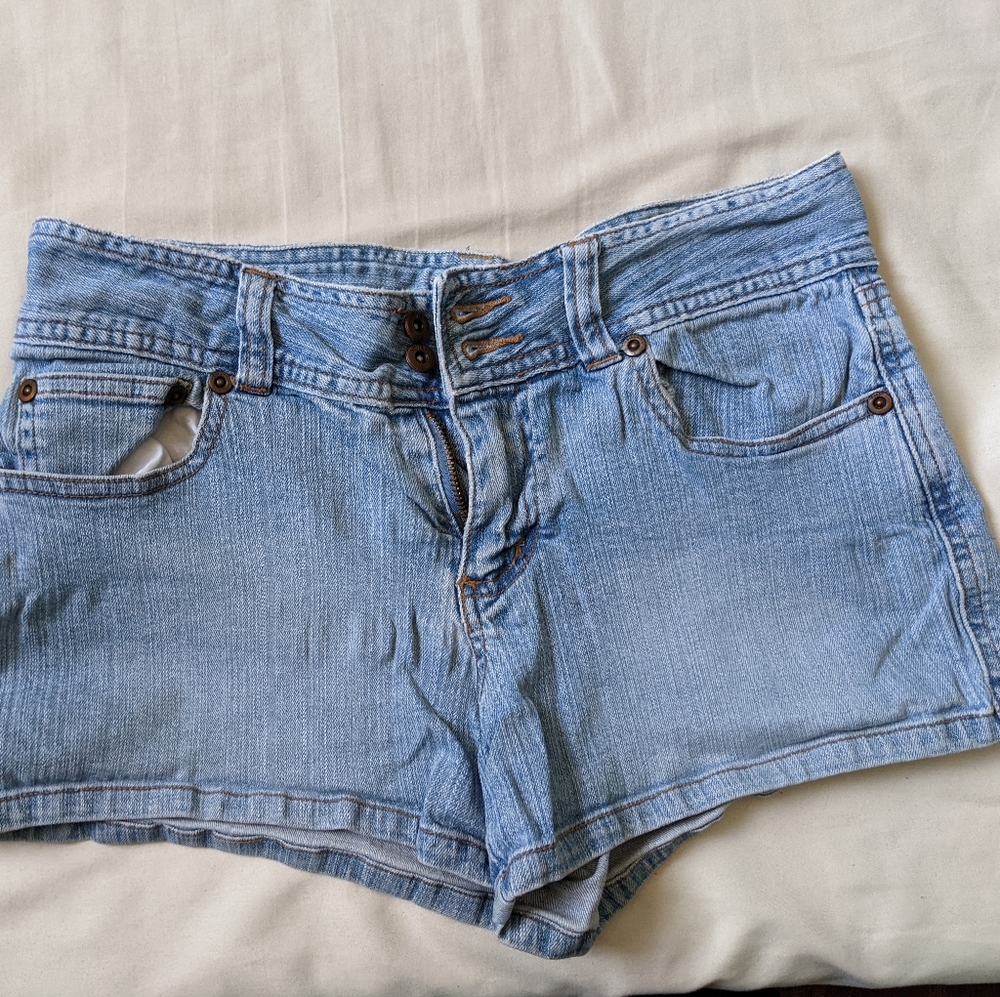 Jean shorts with flower